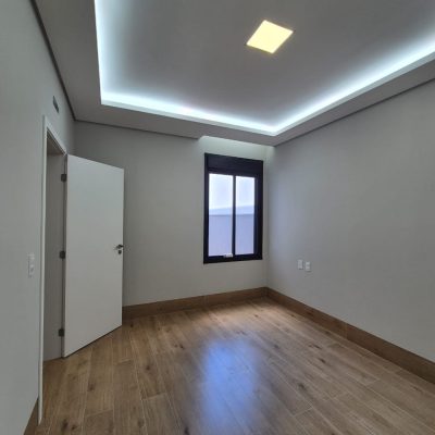 WhatsApp Image 2025-10-24 at 15.28.05 (2)