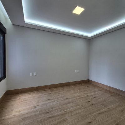 WhatsApp Image 2025-10-24 at 15.28.07 (1)